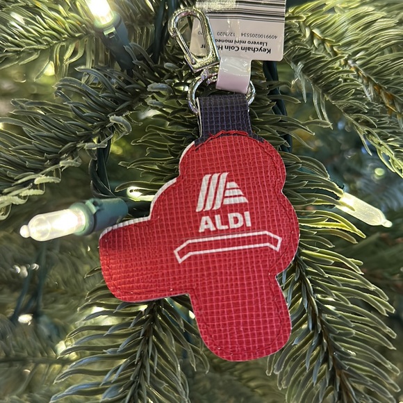Aldi Christmas gingerbread man cookie quarter keychain NWT quarter cart keeper! - Picture 2 of 4